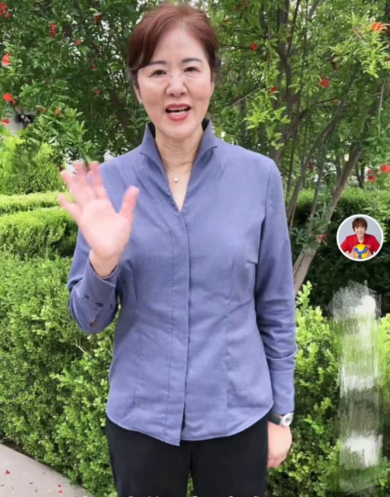 网友纷纷开脑洞模仿起仙女奶奶的扮相，从妆容到长裙，才华横溢的大家扮出来各有千秋，可要说仙气飘飘，英莲还是很难被超越